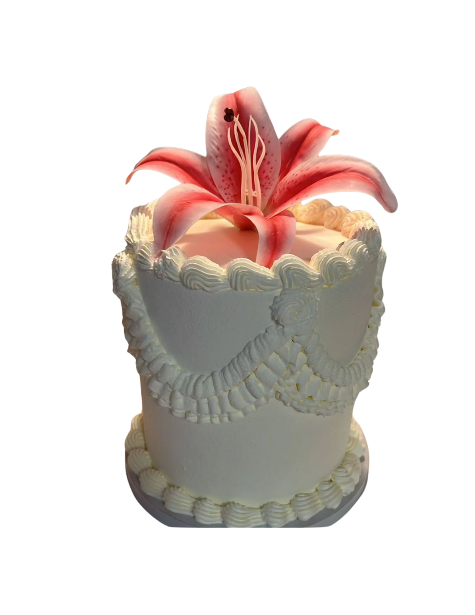 Gâteau blanc style Lambeth avec lys rose